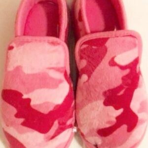 Slippers girls new sizes 11-12M, 13-1M or 2-3M pink camouflage OPP man made